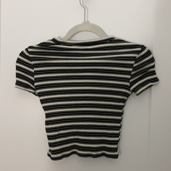 green striped cropped t shirt - Picture 2 of 3